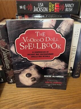 🆕 The Voodoo Doll Spellbook by Denise Alvarado